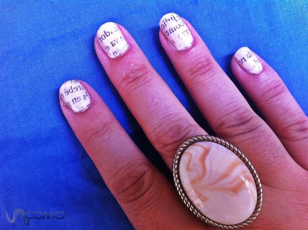 Cómo decorar las uñas con periódico