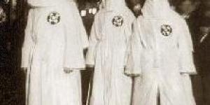 Cómo disfrazarse del Ku Klux Klan