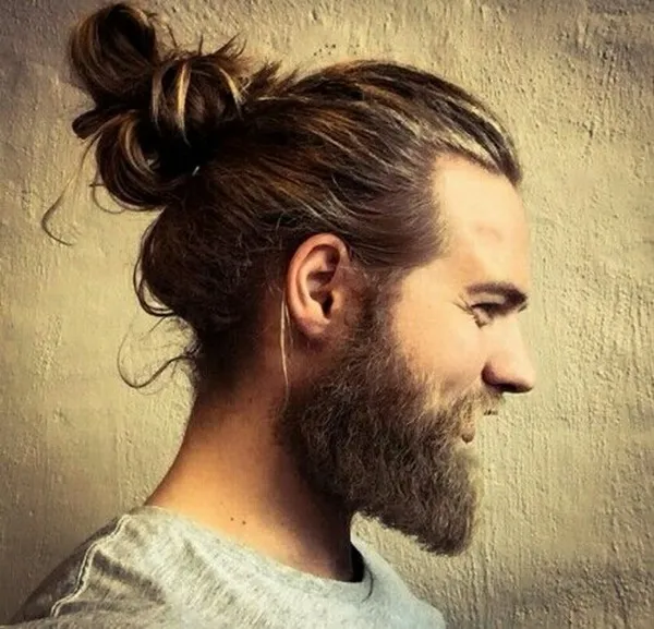 Peinado Hipster Masculino Hombre Mirando A La Cámara Y Asintiendo No,