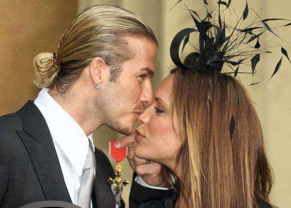 Cómo hacer un moño masculino o 'man bun' - David Beckham