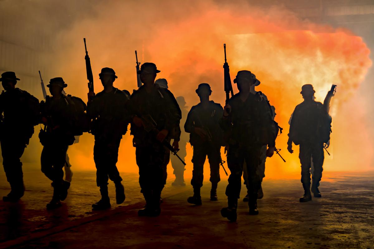 Descubre qué significa soñar con guerra: el conflicto interno que tu mente intenta resolver