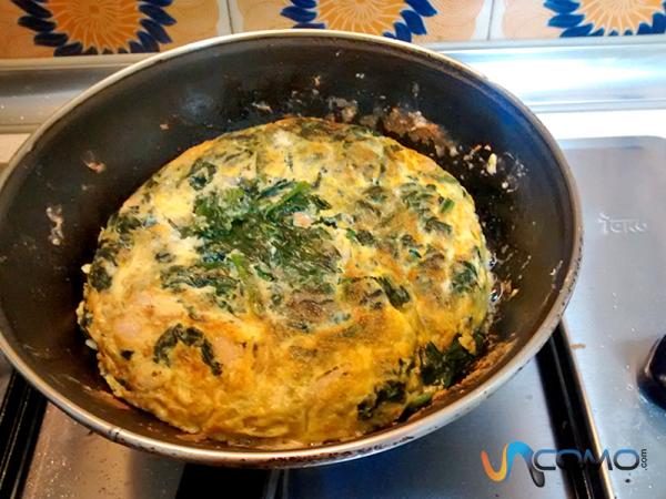 Cómo hacer una tortilla de espinacas y judías blancas - Paso 8