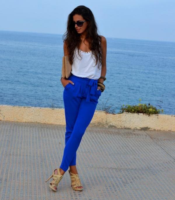 Qué zapatos combinar con un vestido azul eléctrico - Más información