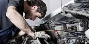 Cómo hacer el mantenimiento de los frenos ABS