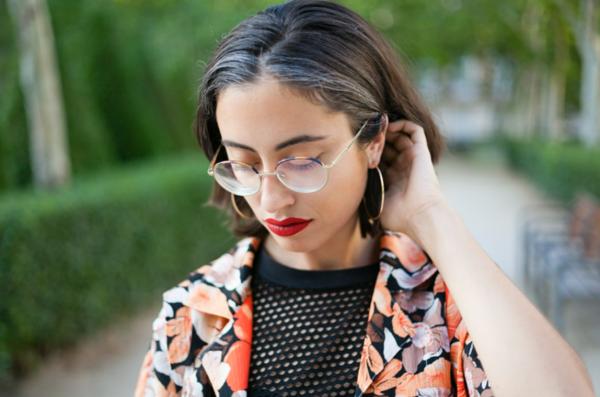 Por qué salen canas prematuras y cómo evitarlas