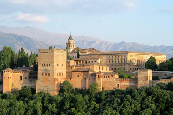Dónde viajar en España en octubre: los mejores destinos - Granada y la Alhambra