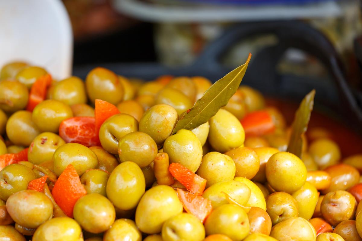 Cómo aliñar aceitunas gazpachas