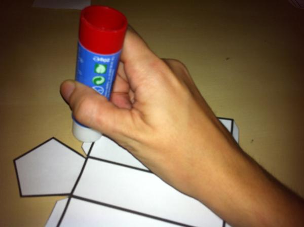 Cómo hacer un prisma con base pentagonal - Paso 4