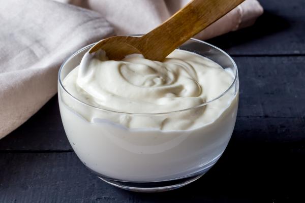 Cómo aclarar la piel de la cara - Cómo blanquear la cara con leche o yogur