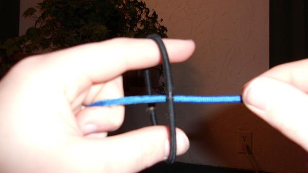 Cómo hacer pulseras con cuerda de paracaidas - Paso 2