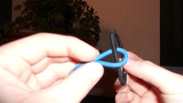 Cómo hacer pulseras con cuerda de paracaidas - Paso 3