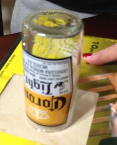 Cómo hacer vasos con botellas de cerveza Corona - Paso 7