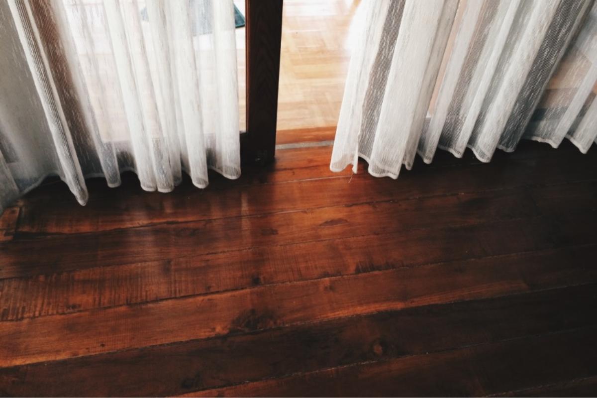 Cómo quitar las manchas de aceite del parquet