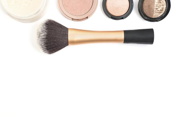 Causas del acné en adultos - Acné cosmético