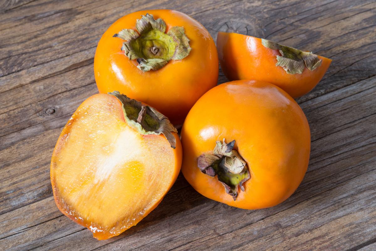 Caqui: propiedades, beneficios y contraindicaciones para la salud