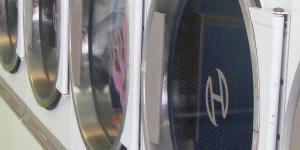 Cómo arreglar una lavadora que no desagua o centrifuga