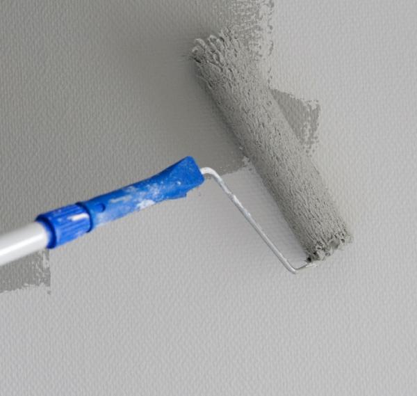 Cómo pintar paredes y techos interiores de superficies nuevas