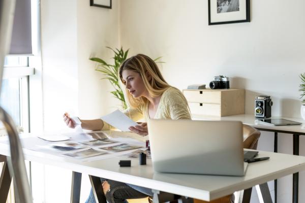 Cómo ejercitar las piernas estando sentada - Ejercicio para hacer sentada en el trabajo
