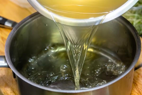 Cómo hacer una sopa castellana o sopa de ajo - Paso 6