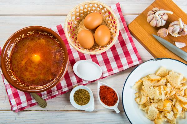 Cómo hacer una sopa castellana o sopa de ajo - Paso 9