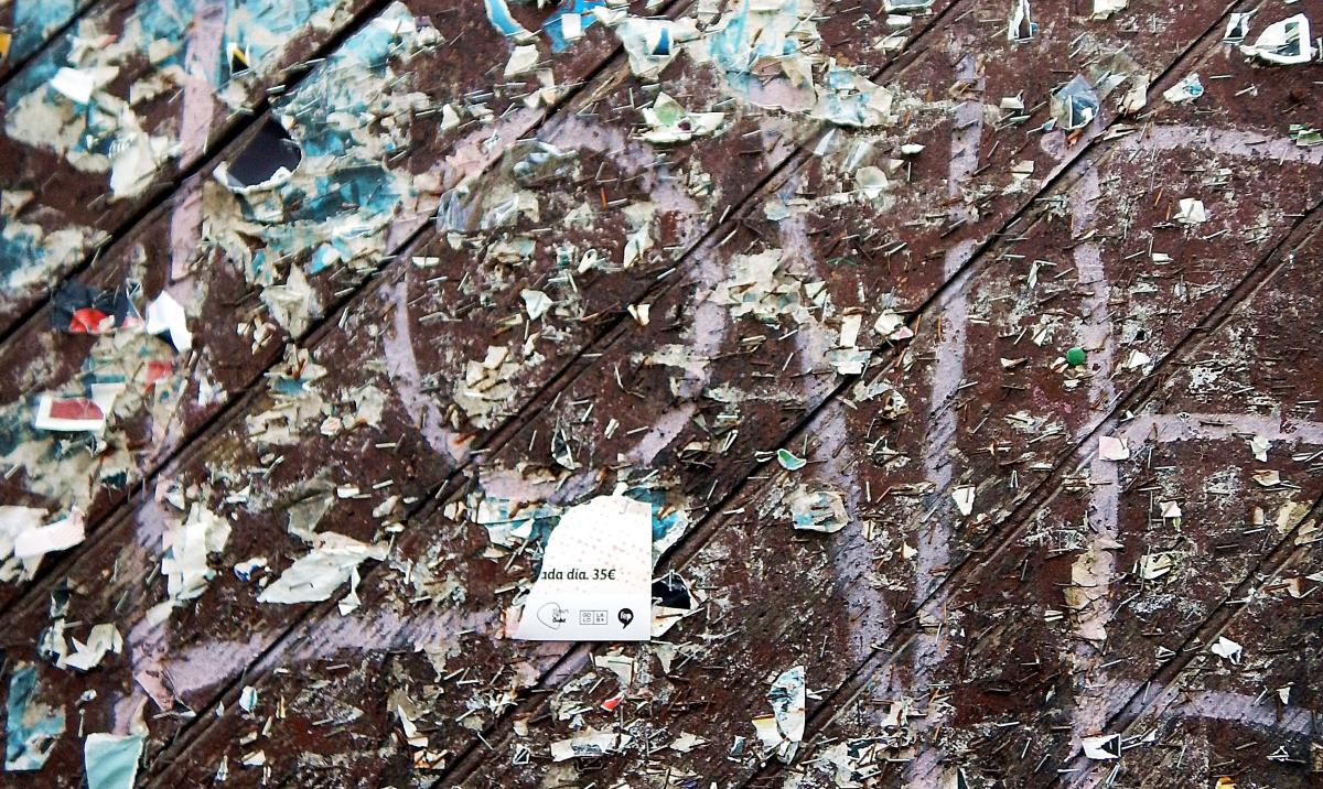 Cómo quitar pegamento de la madera