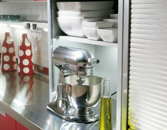 Ingeniosos muebles para ahorrar espacio - Persianas en los muebles de cocina 