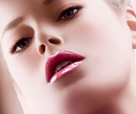 Cómo maquillar unos labios finos