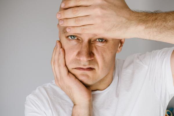 Cómo reducir la inflamación de la cara