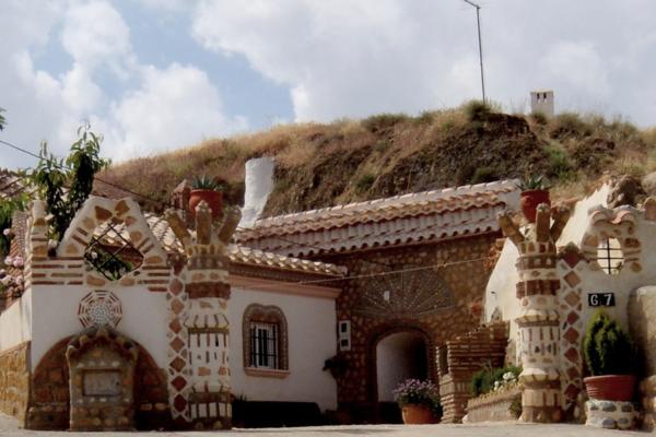 Los pueblos más bonitos de Granada: descubre su encanto - Guadix