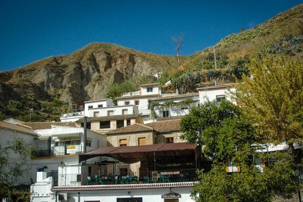 Los pueblos más bonitos de Granada: descubre su encanto - Monachil