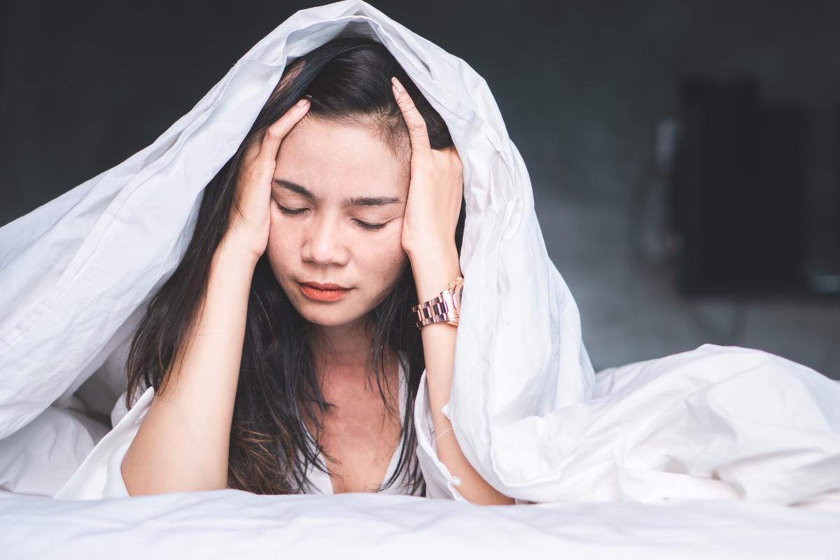 Dolor de cabeza al despertar: conoce las causas y qué hacer si te sucede