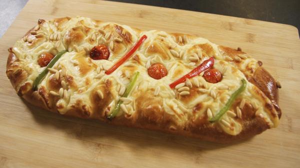 Conoce la mejor coca de San Juan salada con verduras y atún con esta receta tradicional - Paso 10