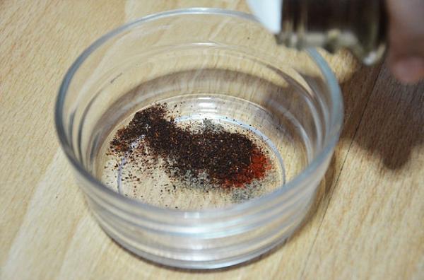 Cómo hacer un spray de pimienta casero - Paso 1