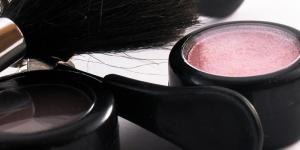5 errores clásicos al maquillarse