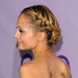 Cómo usar cintas en una trenza francesa