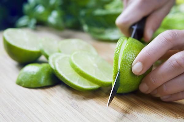 Cómo hacer un mojito de fresa - Paso 2
