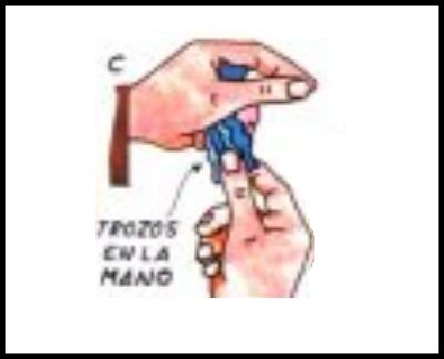 Cómo hacer el truco del pañuelo roto y luego entero - Paso 3