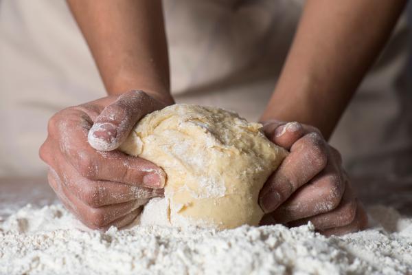 Cómo hacer una coca de recapte: receta tradicional catalana - Paso 4