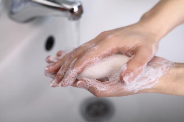 Cómo limar las uñas para que no se rompan - Paso 2