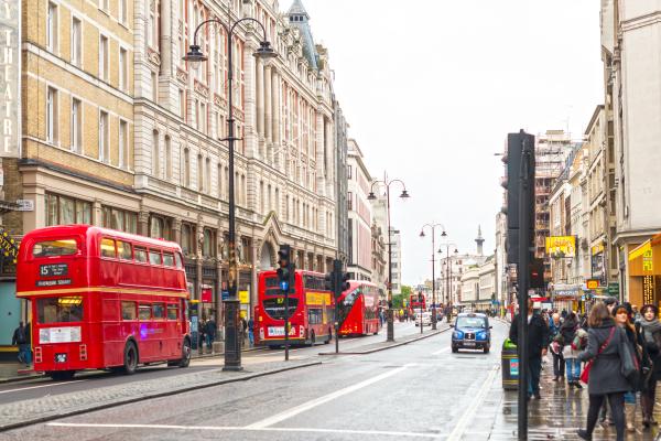 Países que conducen por la izquierda: cuáles son y por qué lo hacen - Inglaterra