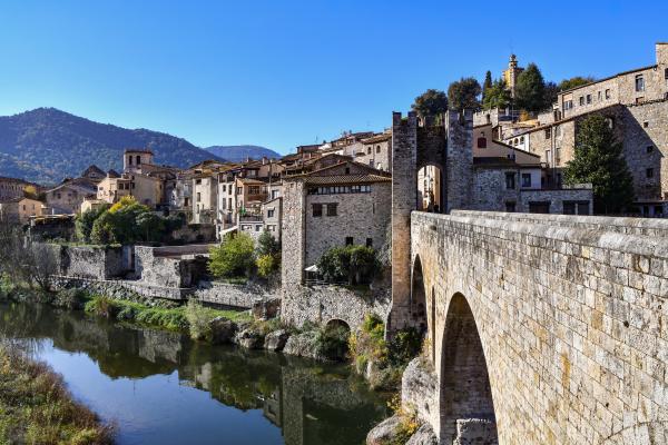 Los pueblos más antiguos de España: descubre su historia - Besalú, Girona