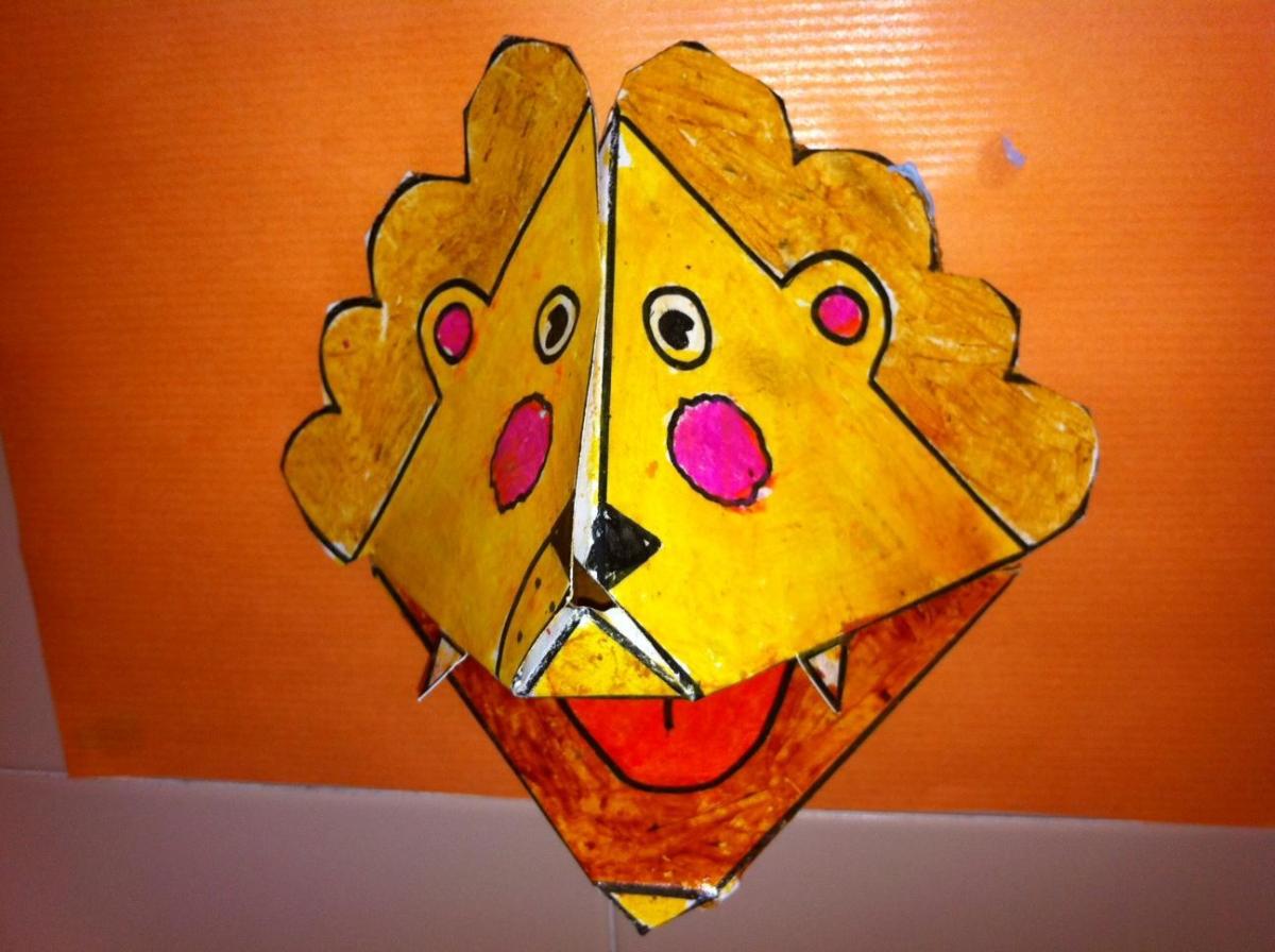 Cómo hacer una marioneta de mano de un león