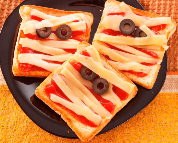 Cómo preparar sandwiches para Halloween - Sandwiches en forma de momia