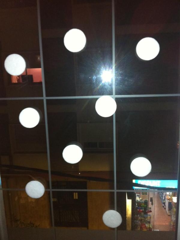 Cómo hacer copos de nieve para decorar tus ventanas