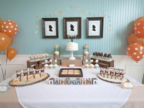 Cómo decorar la mesa principal de un Baby Shower