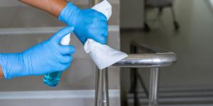 Cómo eliminar la pintura de superficies de hierro y metal