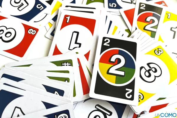 Como jugar al DOS Descubre las reglas los tipos de cartas y la puntuacion de este juego
