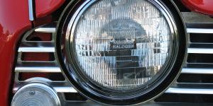 Cómo alinear los faros del coche