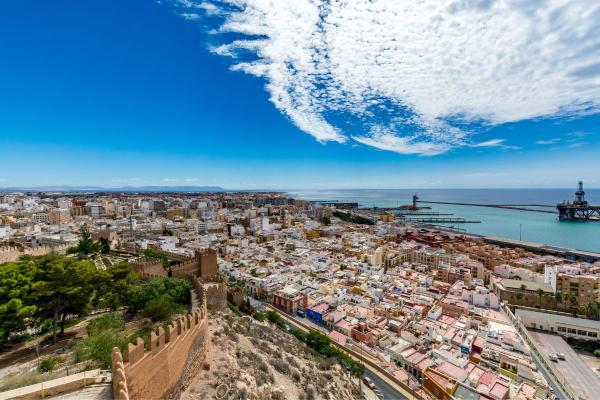 ¿Dónde viajar en España en enero? Descubre estos lugares con encanto - Almería
