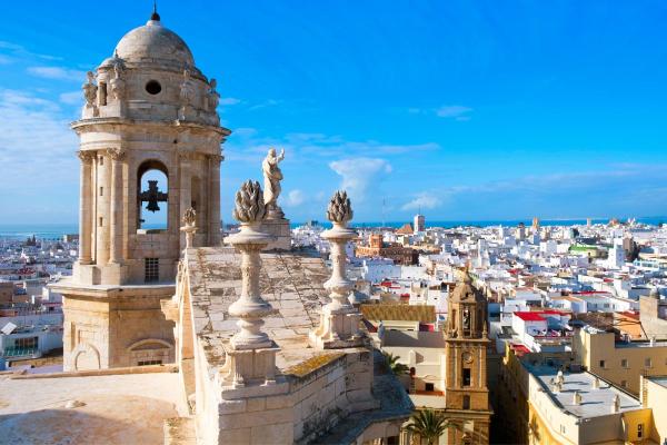 ¿Dónde viajar en España en enero? Descubre estos lugares con encanto - Cádiz